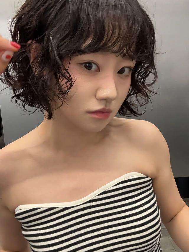 j9九游会登录入口首页短卷发才是氛围感王