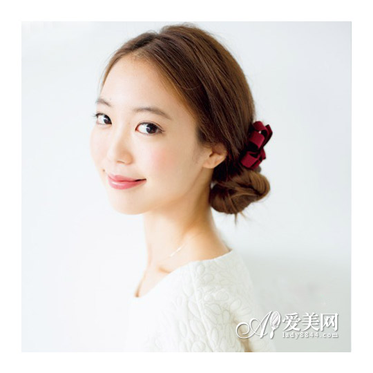 j9九游会真人第一品牌|甜美发饰搭配法则